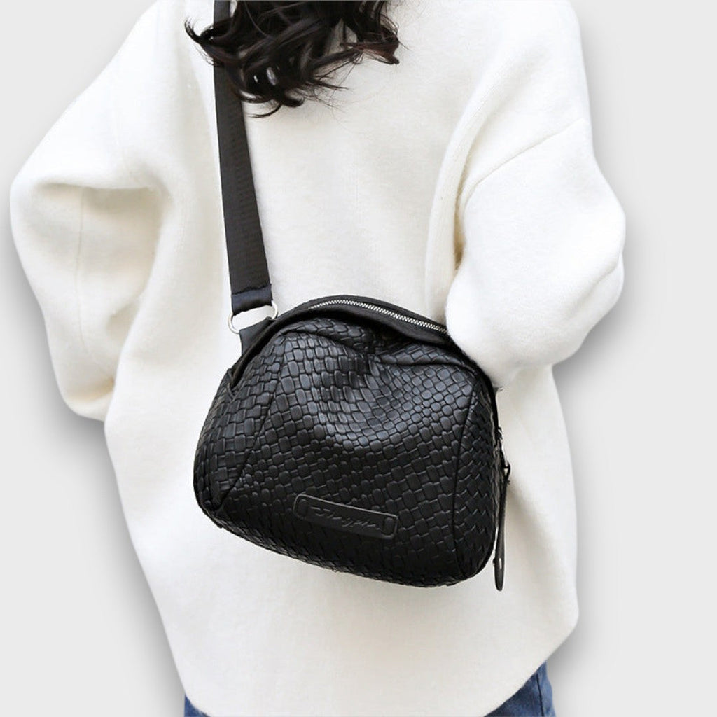 Bronelle – Braided Crossbody Bag in Shell Shape