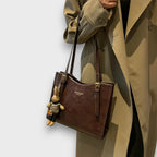 Corianne – Structured Shoulder Bag with Urban Lightness